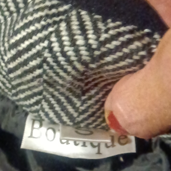 Size small monogramed vest - Picture 3 of 3